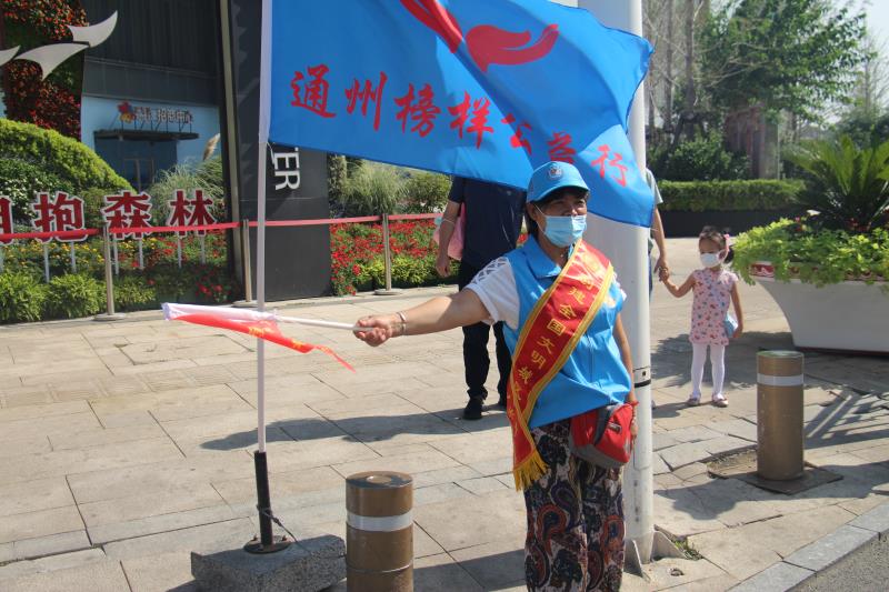 <strong>男人朝女人屄网</strong>